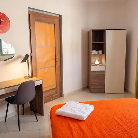 Modern In Prime Area For Beaches & Nightlife! -fast & Easy Self Check In -independent Access -no Family Sharing - Pembroke Gardens Location Gazde/Camere de închiriat St. Julian's