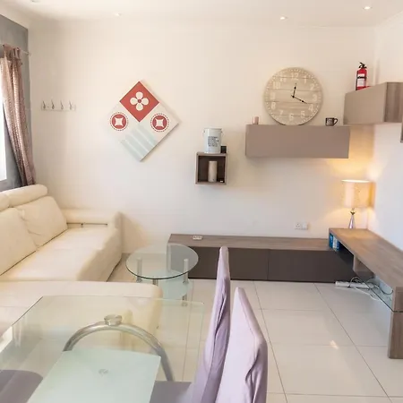 Gazde/Camere de închiriat Modern In Prime Area For Beaches & Nightlife! -fast & Easy Self Check In -independent Access -no Family Sharing - Pembroke Gardens Location *
