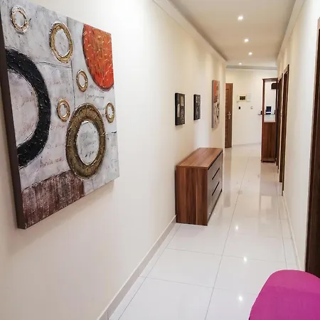 Gazde/Camere de închiriat Modern In Prime Area For Beaches & Nightlife! -fast & Easy Self Check In -independent Access -no Family Sharing - Pembroke Gardens Location St. Julian's