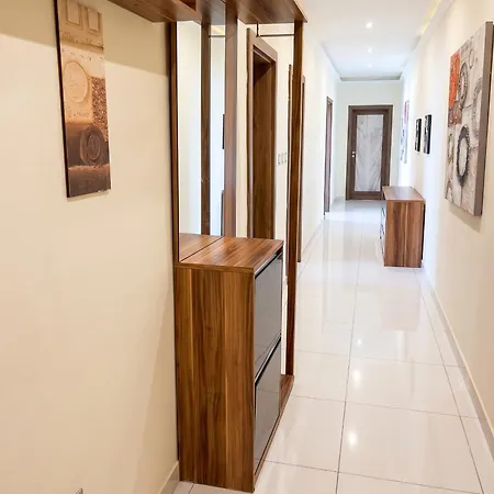 Modern In Prime Area For Beaches & Nightlife! -fast & Easy Self Check In -independent Access -no Family Sharing - Pembroke Gardens Location Gazde/Camere de închiriat