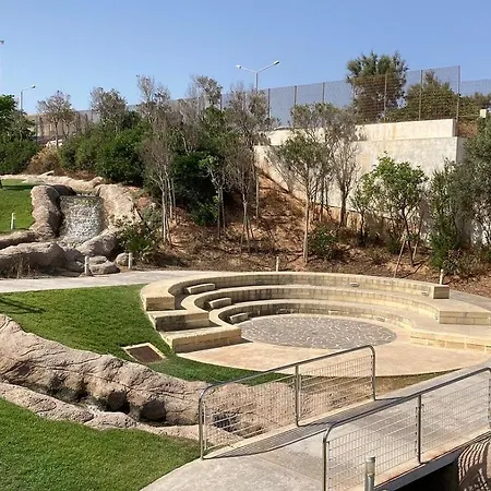 Gazde/Camere de închiriat Modern In Prime Area For Beaches & Nightlife! -fast & Easy Self Check In -independent Access -no Family Sharing - Pembroke Gardens Location *